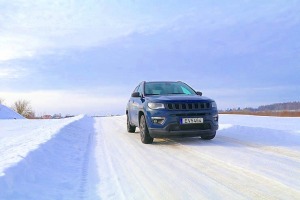 Travelnews.lv apceļo Latviju ar jauno «Jeep Compass 4xe» no oficiālā pārstāvja «Autobrava»