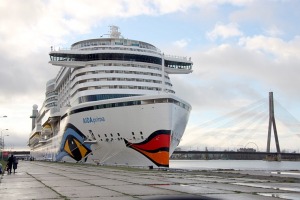 Valsts svētku laikā Rīgas ostā pirmoreiz viesojas Vācijas «AIDA Cruises» kuģis «AIDAprima» - Foto