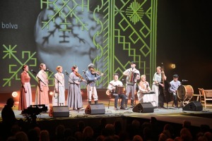 23