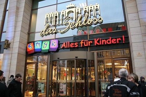 Vienas iš populiariausiu Berlyno apsipirkimo centrų Schloßstraße (Uban Steglitz) 