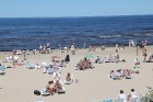 Latvija Saule un jūra piepilda Baltic Beach Hotel pludmali ar atpūtniekiem