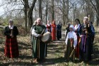 Caur sidraba birzi gāju... uz Pastmuižas Velnakmeni