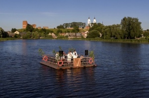 Latvijas senākajā pilsētā Ludzā pirmo reizi rīko koncertu uz plosta 