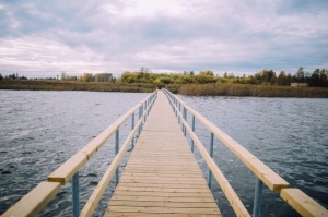 Viļakā svinīgi atklāj garāko pontonu tiltu Latvijā