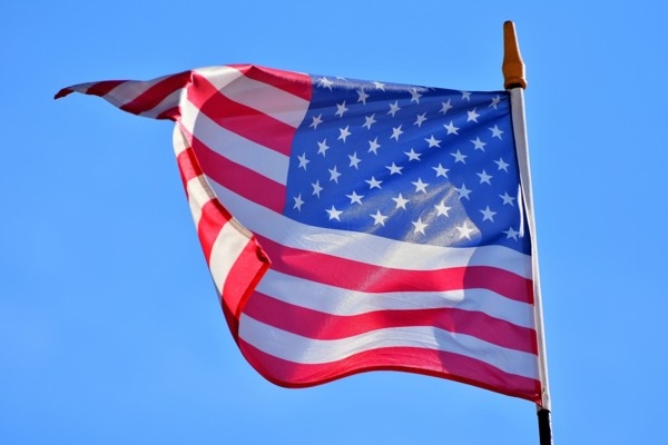 14. jūnijs vēsturē: ASV kongress pieņem esošā valsts karoga standartu