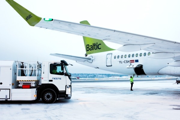 «airBaltic» didina tvariųjų aviacinių degalų naudojimą