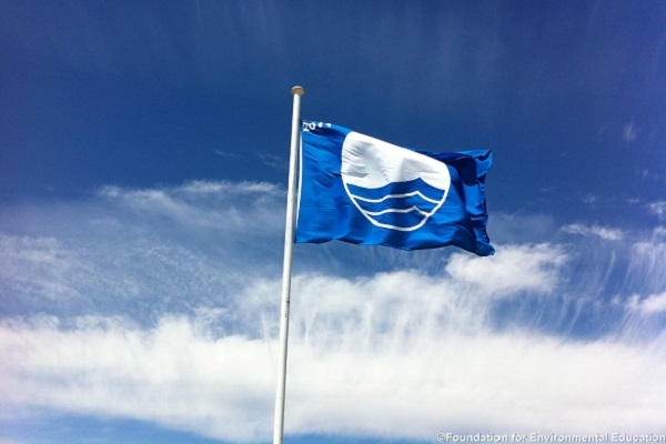 Daugavpilī, Stropu ezera peldvietā pacelts «Zilais karogs»