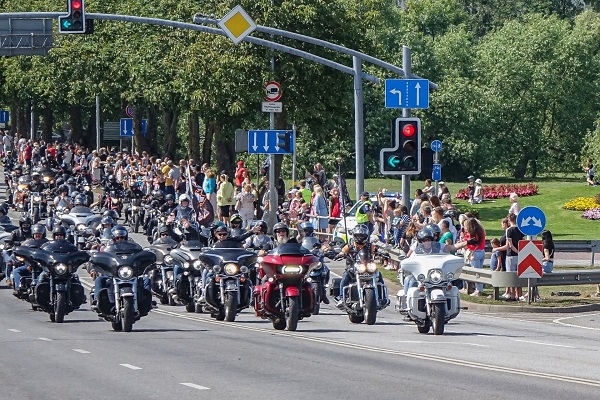 Ventspils ielās rūks motori jau divdesmitajā motobraucēju saietā «Kurland Bike Meet»