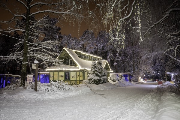 Ziemas naktis Rīgas zoodārzā tuvojas