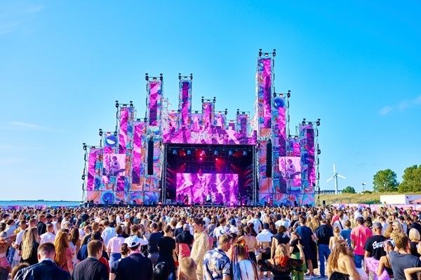 «Summer Sound 2025» pārsteidz ar unikālu šovu: «The Big Bad Hit Show»