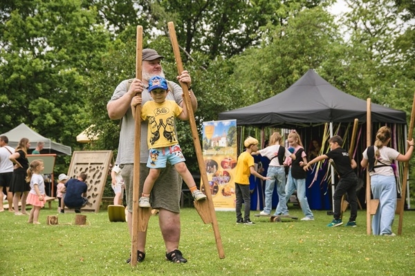 ATCELTS! Ģimenes spēka diena «Smaidot kopā» Jaunmoku pilī – vietā, kur kopā būšana kļūst par piedzīvojumu