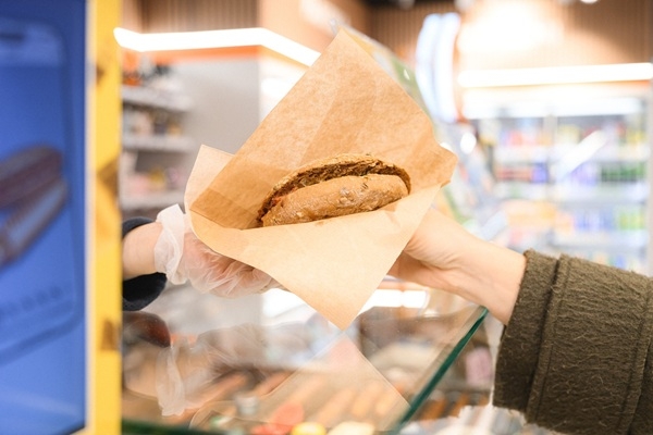 Uztura speciāliste Lizete Puga: uzkodas pa ceļam ne vienmēr nozīmē «neveselīgi» un «trekni»