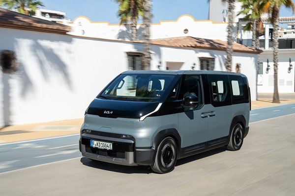 Kia PV5 Passenger neatkarīgos testos uzrāda labāku sniedzamību nekā solīts