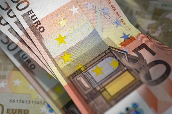 Spānija izņems no apgrozības vecās 50 eiro banknotes