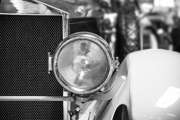 10. aprīlis vēsturē: Rīgā atklāj pirmo auto izstādi
