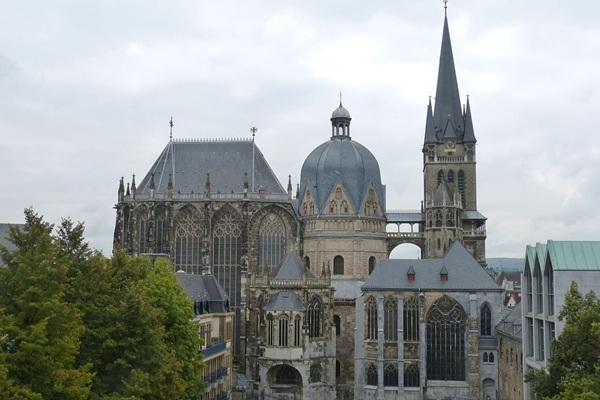 Āhenes katedrāle – Karla Lielā impērijas simbols un viens no izcilākajiem Eiropas viduslaiku arhitektūras pieminekļiem