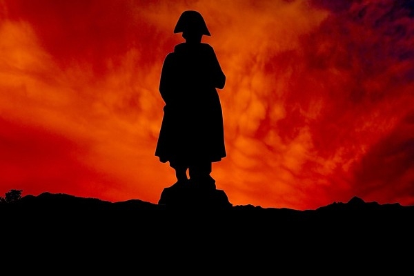 2. decembris vēsturē: Napoleons kronē sevi par Francijas imperatoru