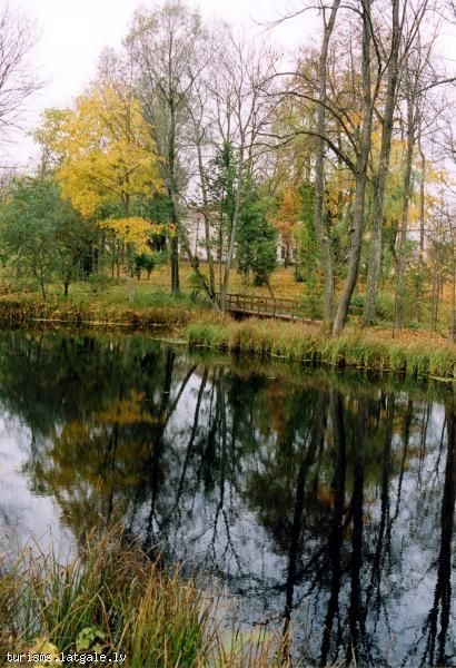 Parceltuve-Dunava Riebiņu muiža ar parku