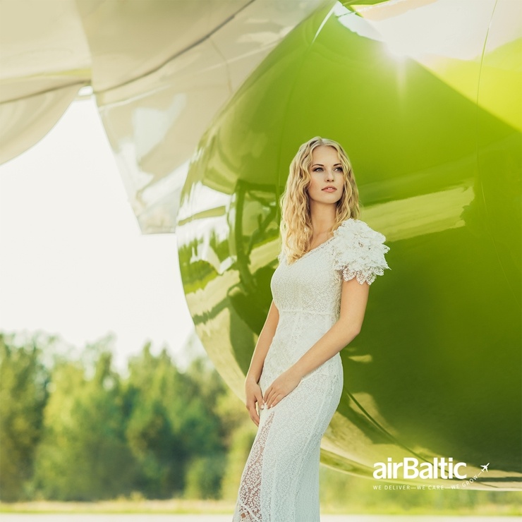 Skaistās «airBaltic» meitenes rotā kalendāru. Foto airBaltic.com 295330