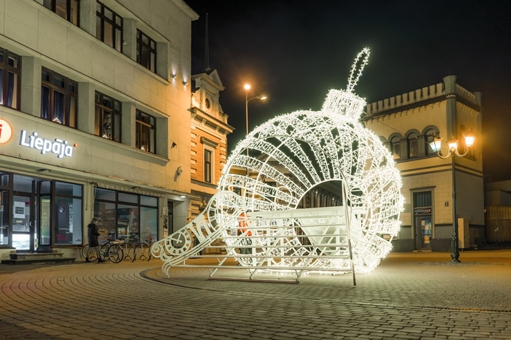 Ziemassvētki ir brīnumu laiks - ieskaties Liepājas rotās. Foto: Kārlis Volkovskis 295535