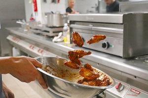 Rīgas restorāna «Čarlstons» pusdienu piedāvājumi lido ārā kā karsti pīrādziņi 10