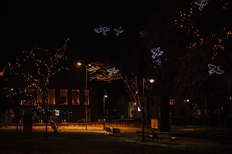 Vidzemes pilsēta Valmiera pošas Ziemassvētkiem. Foto: Valmieras pilsētas pašvaldība un Vija Zvejniece 295655