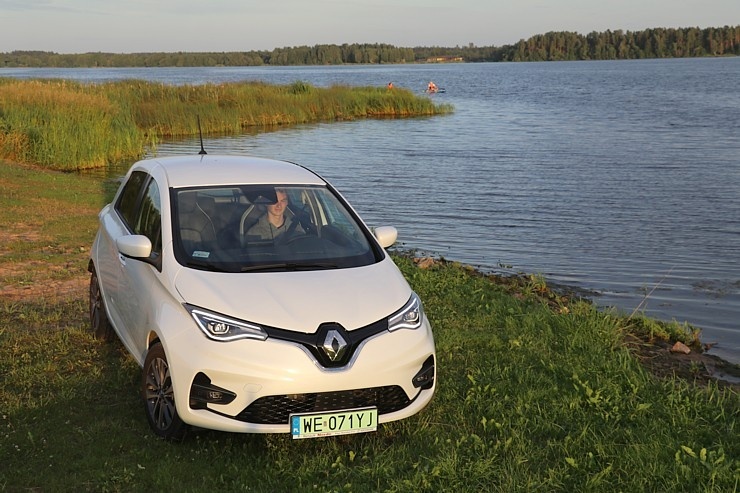 45 bildes - «Renault Zoe» 296220