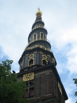 Torņa augstums ir 210 metri 15891