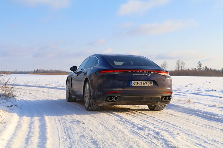 Travelnews.lv apceļo Vidzemi ar 700 zirgspēku jaudīgo «Porsche Panamera Turbo S E-Hybrid» 296652