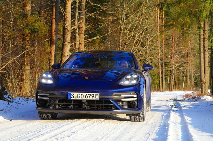 Travelnews.lv apceļo Vidzemi ar 700 zirgspēku jaudīgo «Porsche Panamera Turbo S E-Hybrid» 296653