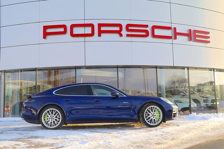 Travelnews.lv apceļo Vidzemi ar 700 zirgspēku jaudīgo «Porsche Panamera Turbo S E-Hybrid» 296640