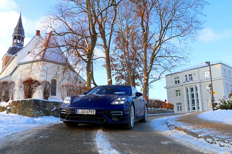 Travelnews.lv apceļo Vidzemi ar 700 zirgspēku jaudīgo «Porsche Panamera Turbo S E-Hybrid» 296658