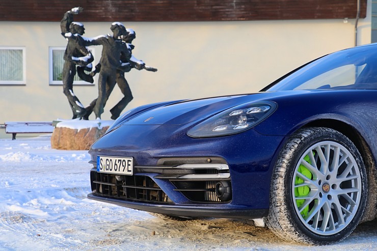 Travelnews.lv apceļo Vidzemi ar 700 zirgspēku jaudīgo «Porsche Panamera Turbo S E-Hybrid» 296661