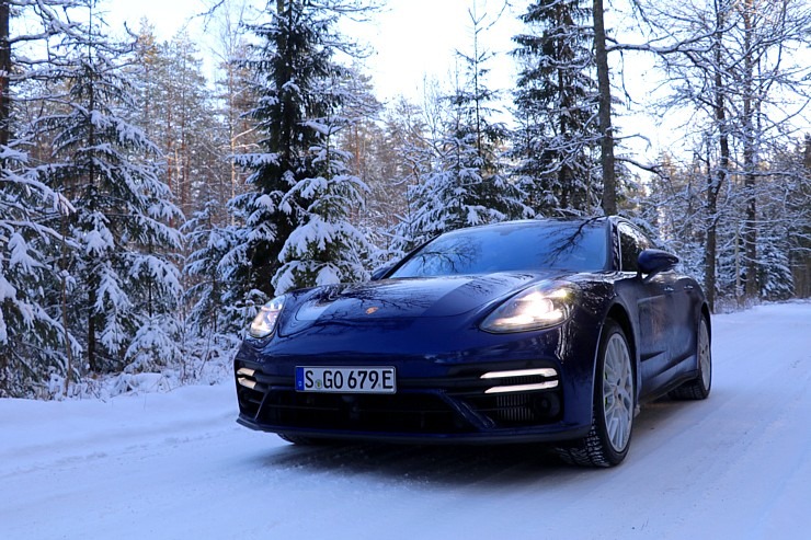 Travelnews.lv apceļo Vidzemi ar 700 zirgspēku jaudīgo «Porsche Panamera Turbo S E-Hybrid» 296663