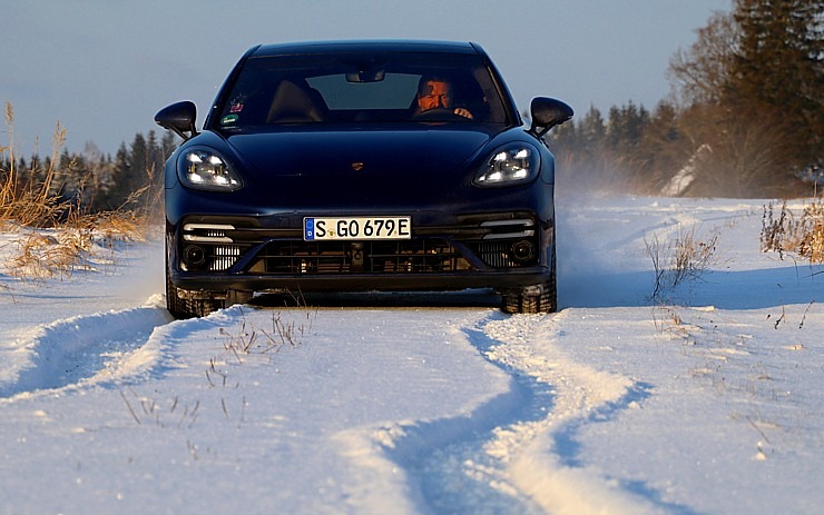 Travelnews.lv apceļo Vidzemi ar 700 zirgspēku jaudīgo «Porsche Panamera Turbo S E-Hybrid» 296664