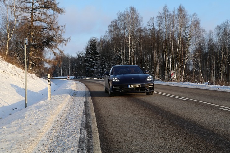 Travelnews.lv apceļo Vidzemi ar 700 zirgspēku jaudīgo «Porsche Panamera Turbo S E-Hybrid» 296665