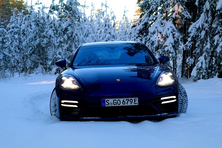 Travelnews.lv apceļo Vidzemi ar 700 zirgspēku jaudīgo «Porsche Panamera Turbo S E-Hybrid» 296666