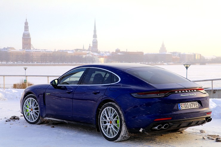 Travelnews.lv apceļo Vidzemi ar 700 zirgspēku jaudīgo «Porsche Panamera Turbo S E-Hybrid» 296641