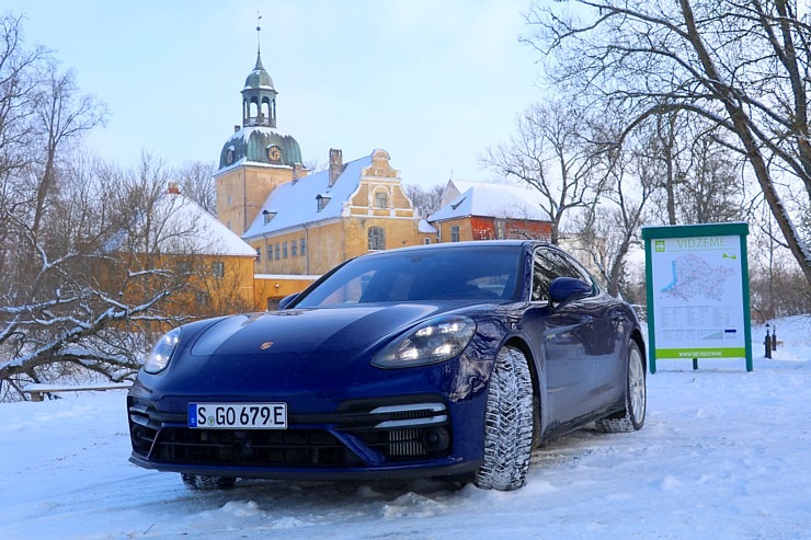 Travelnews.lv apceļo Vidzemi ar 700 zirgspēku jaudīgo «Porsche Panamera Turbo S E-Hybrid» 296647