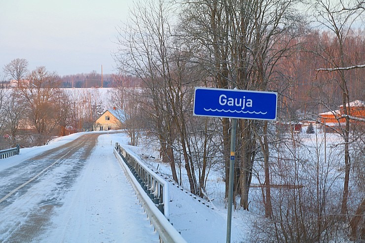 Travelnews.lv dodas 16 km pārgājienā Gaujienas un Zvārtavas apkārtnē 296787