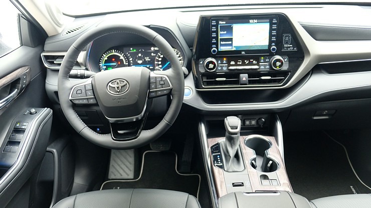 «Sixt Latvija» saņem jaunas «Amserv Motors» automašīnas «Toyota Highlander 2.5 Hybrid AWD Executive» 298493