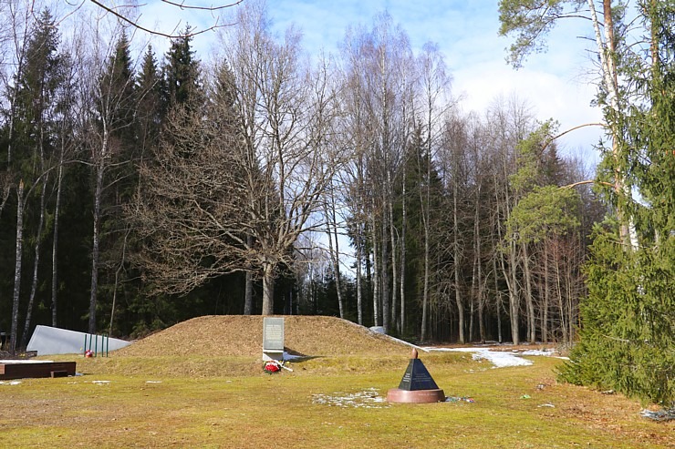 Travelnews.lv dodas 31 km pārgājienā uz Draudzības kurgānu, kur satiekas Krievija, Latvija un Baltkrievijaa 298605