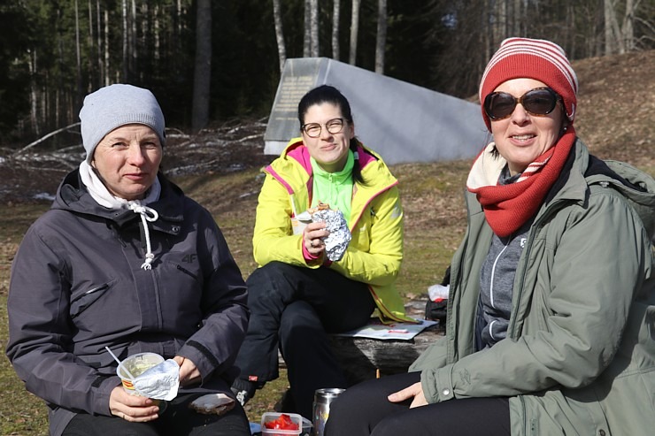 Travelnews.lv dodas 31 km pārgājienā uz Draudzības kurgānu, kur satiekas Krievija, Latvija un Baltkrievijaa 298609