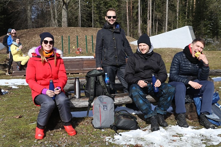 Travelnews.lv dodas 31 km pārgājienā uz Draudzības kurgānu, kur satiekas Krievija, Latvija un Baltkrievijaa 298610