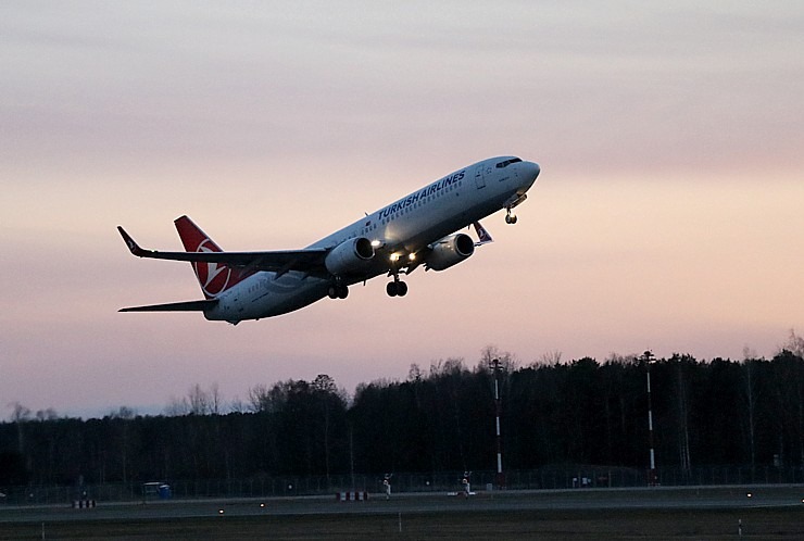 Pēc 375 dienu prombūtnes lidsabiedrības «Turkish Airlines» lidmašīna ir atkal Rīgas lidostā 299163