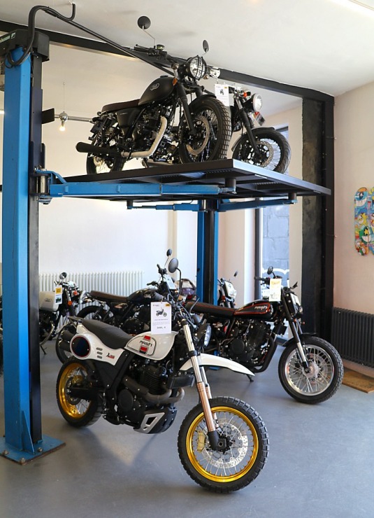 Travelnews.lv apmeklē pilsētas motociklu tirgotavu «Dude Bikes» Rīgā 300089