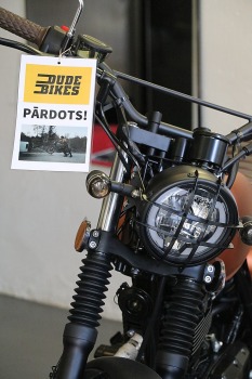 Travelnews.lv apmeklē pilsētas motociklu tirgotavu «Dude Bikes» Rīgā 11