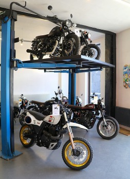 Travelnews.lv apmeklē pilsētas motociklu tirgotavu «Dude Bikes» Rīgā 5