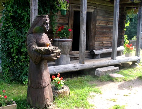 Senlaicīgais biškopības muzejs, kurā tika imitēta laulības ceremonija. 16118