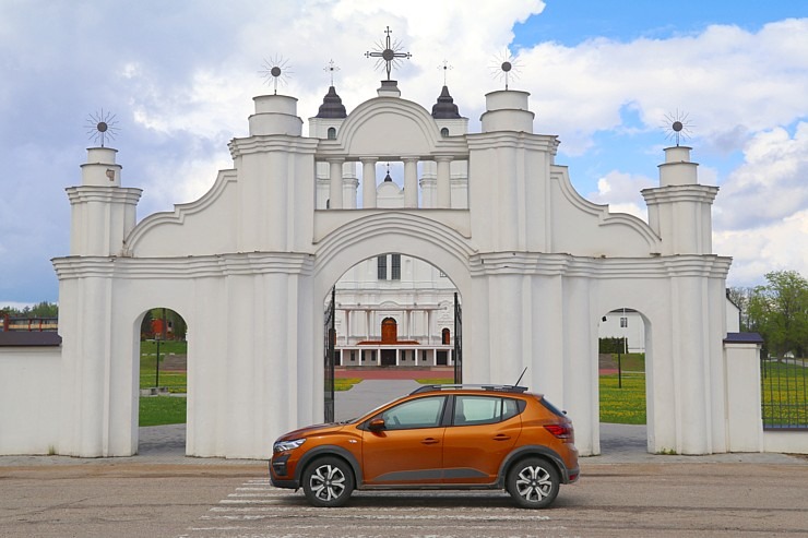 Travelnews.lv ar jauno «Dacia Sandero» apceļo Latgali un iepazīst burvīgu naktsmītni 301065